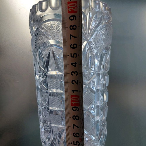 Crystal vase 21 cm tall like new