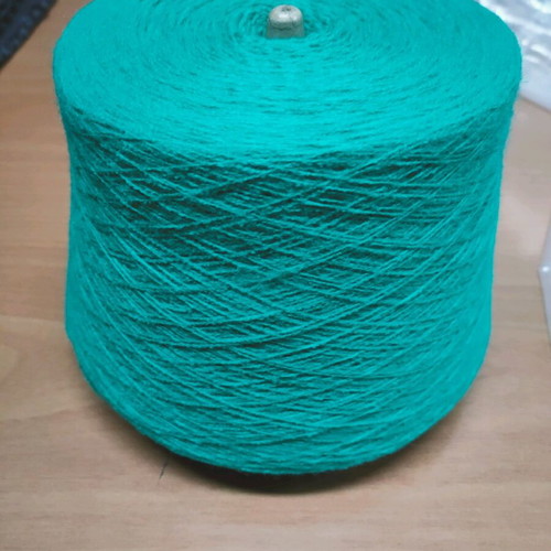 Green yarn light medium thickness new 1/20, 1 kilogram