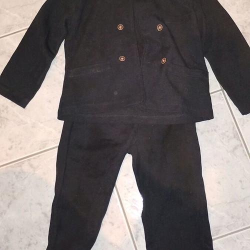 Boys' suit like new, size 6, black
