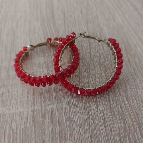 Hoop earrings like new with red beads