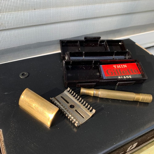 Gillette Gold Open Comb Vintage Safety Razor like new