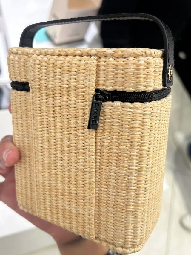 Chanel Les Beiges Beauty Case limited… - € 165,00 - Vendora.cy