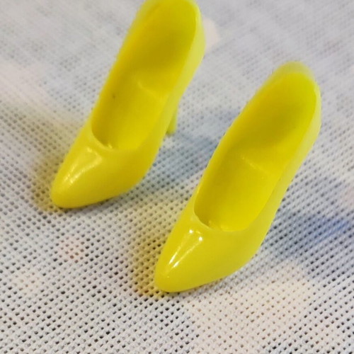 Vintage Barbie yellow shoes like new
