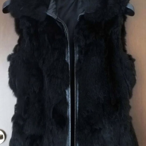 Lynne rabbit fur vest with leather details, size M, like new