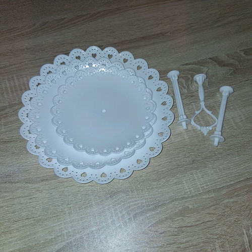 Plastic 3-Tier Cake Stand like new