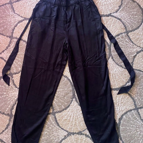 H&M black high-waisted pants with belt, size S