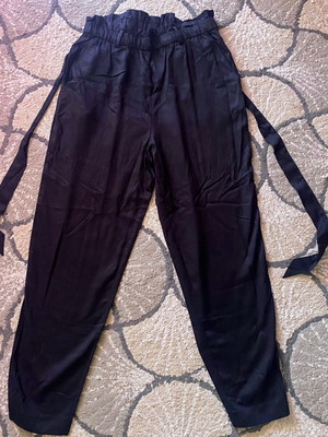 H&M black high-waisted pants with belt, size S