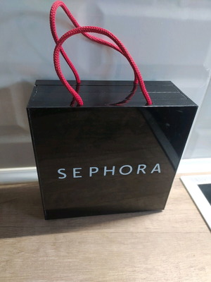 Sephora makeup kit used with eyeshadows, lipstick and blush