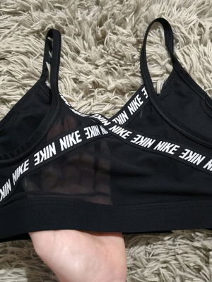 Nike Dri-FIT αθλητικό μπουστάκι σαν καινούργιο, μέγεθος Medium, μαύρο-άσπρο