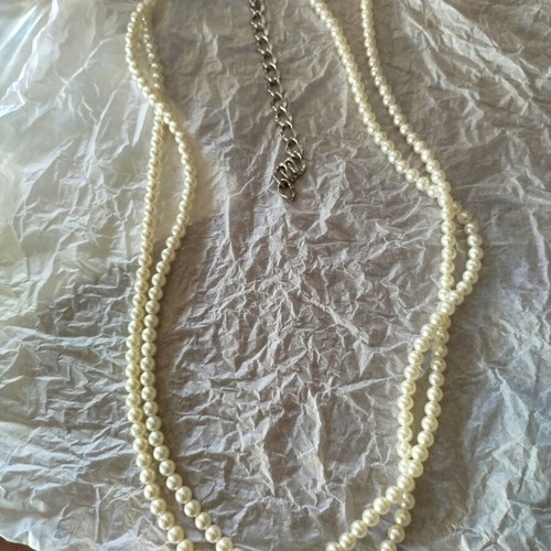 Belt with two rows of white artificial pearls