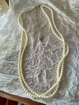 Belt with two rows of white artificial pearls