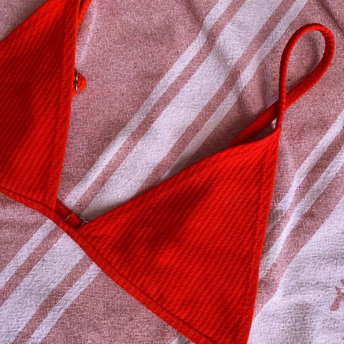Bikini top triangle in light red, like new, size M
