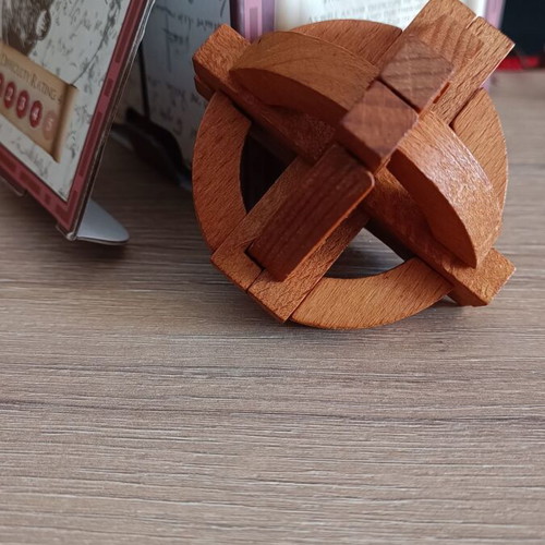 Great Minds Globe Puzzle Galileo Galilei wooden puzzle like new