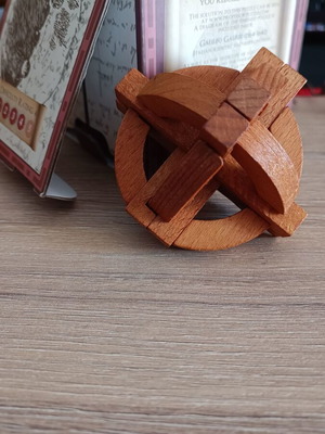 Great Minds Globe Puzzle Galileo Galilei wooden puzzle like new