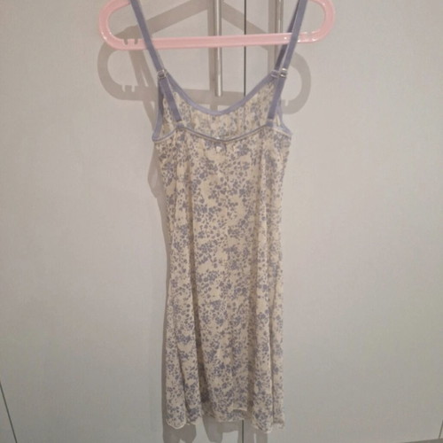 Benetton negligee like new, floral, size XS, beige and pink