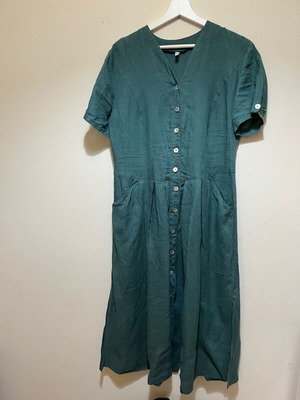 100% linen dress like new, brown and green, size L and XL