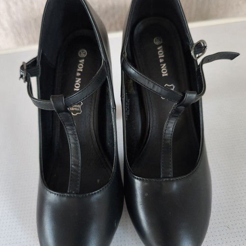 Pair of platform sandals and flip-flops, size 38