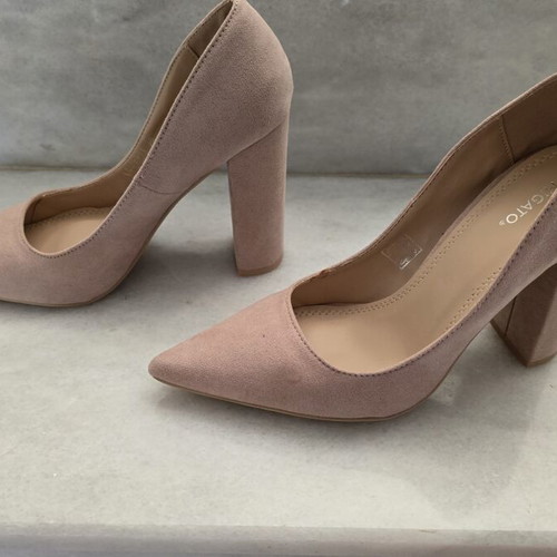 Migato nude pink pumps with pointed toe and high heel like new