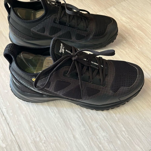 Reebok work shoes new, size 42, black