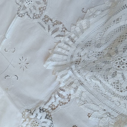 Vintage handmade embroidered tablecloth used, 1.28×1.24m, cutwork lace