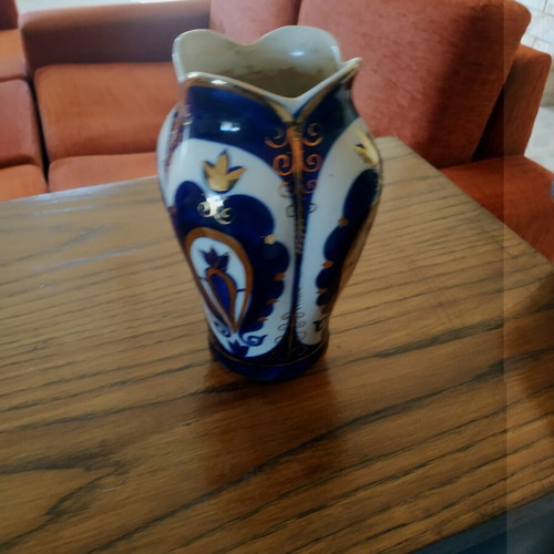 Porcelain vase like new with blue and gold color