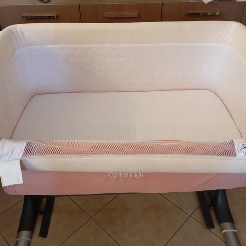Bonne Nuit Baby Cradle like new, bedside bassinet with adjustable height
