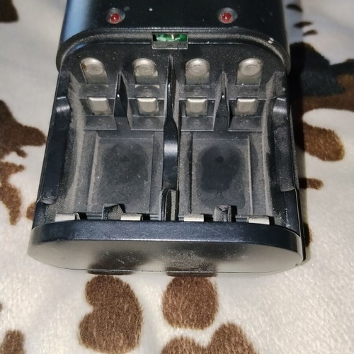 Philips SCB1480NB/12 universal battery charger