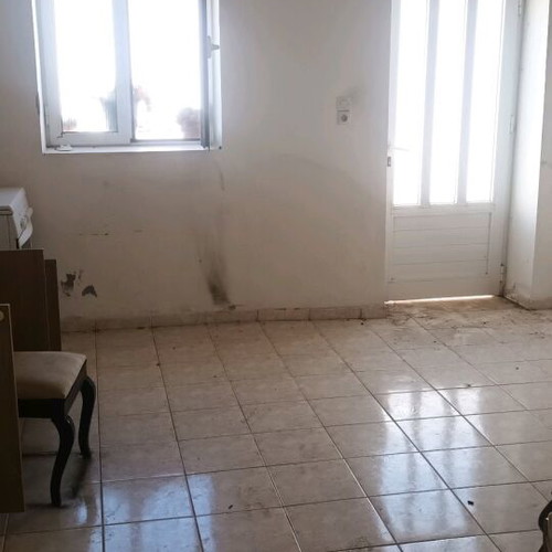 Detached house 120 sqm stone-built with fireplace, ground floor, needs renovation