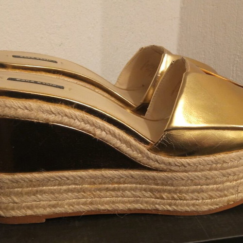 Zara platform sandals size 39 gold like new