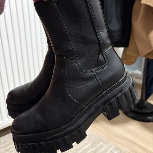 Chunky boots size 38 like new, black