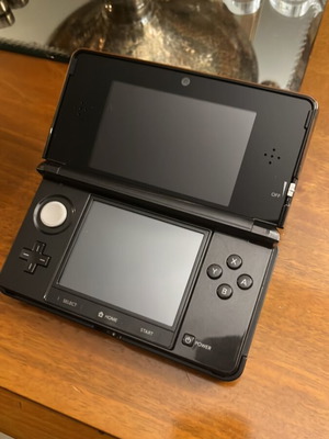 Nintendo 3DS μεταχειρισμένο με παιχνίδια και θήκη