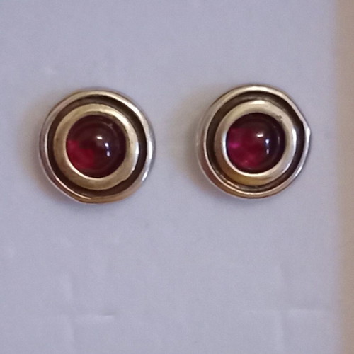 Silver 925 round stud earrings with large natural garnet