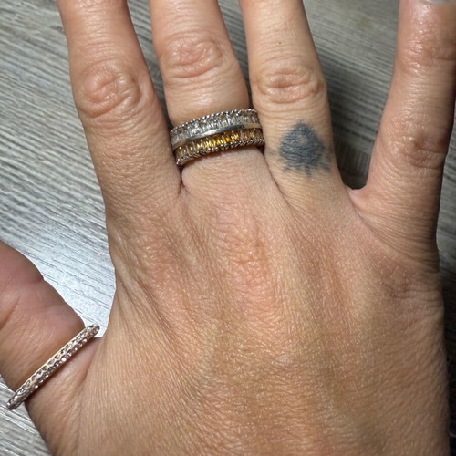 Set of 3 rings like new, gold color with stones