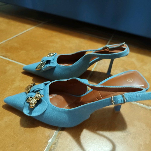 Jeans pumps with gold buckle like new, size 41