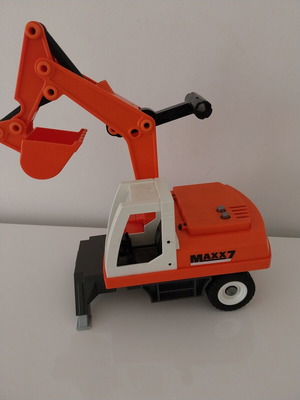 Playmobil City Action excavator used with manual bucket