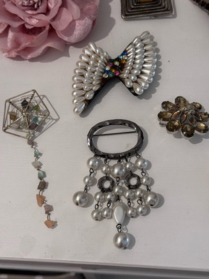 Vintage pins pack of 11 from 1980 to 2000