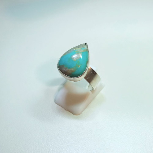 Silver ring 9.25 with turquoise semi-precious stone like new