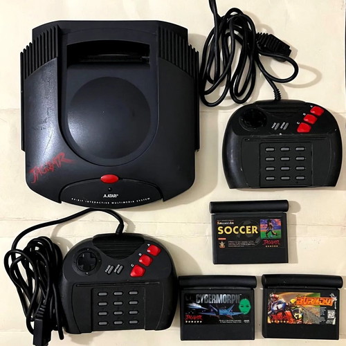 ATARI JAGUAR with 2 controllers and 3 games (PACK)