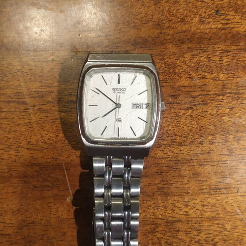 Seiko Quartz 8223-5130 A wristwatch used, silver, vintage 1980