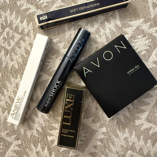 Avon makeup set new with gift pencil