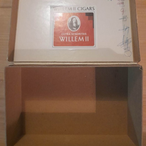 Willem II Extra Senoritas cigar box used vintage