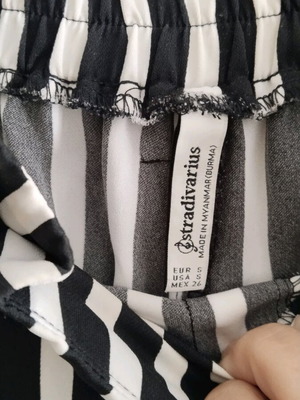 Γυναικεία παντελόνα Stradivarius No S σαν καινούργιο, μαύρο και άσπρο