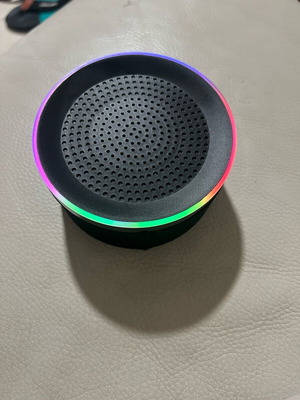 Bluetooth speaker like new with ring light