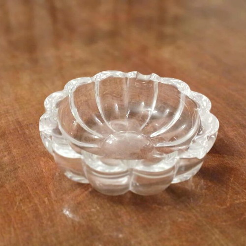 Glass ashtray like new with embossed wavy petal design