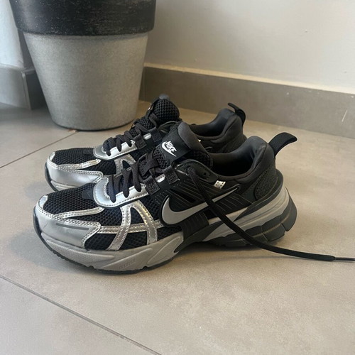 Nike Sportswear V2K athletic shoes like new, size 38.5, black