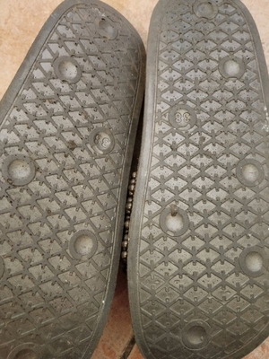slippers