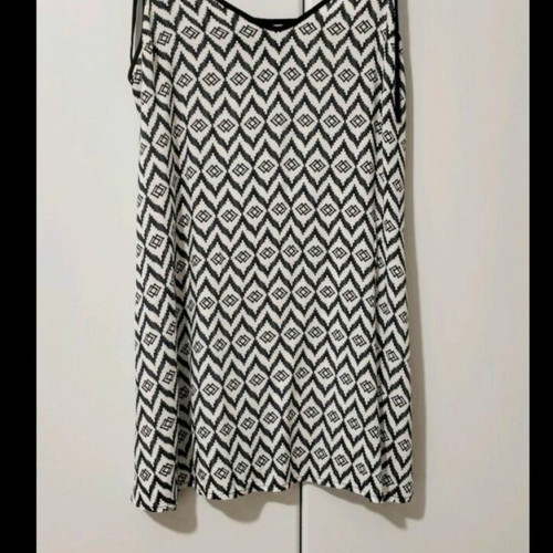 One Teaspoon long top like new, black and white with adjustable straps