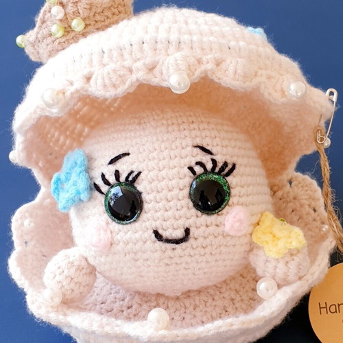 Amigurumi pearl doll Margaritarenia in handmade crochet shell