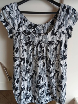 H&M cotton t-shirt like new, black and white pattern, size XS