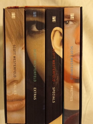 Βιβλία Scott Westerfeld Uglies 4 μεταχειρισμένα σε σειρά σε κασετίνα